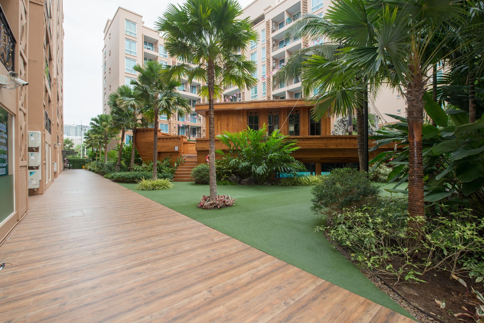 Atlantis Pattaya High Service Джомтиен Бийч Екстериор снимка