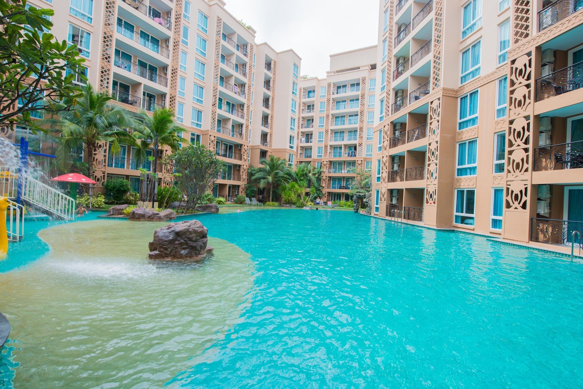 Atlantis Pattaya High Service Джомтиен Бийч Екстериор снимка
