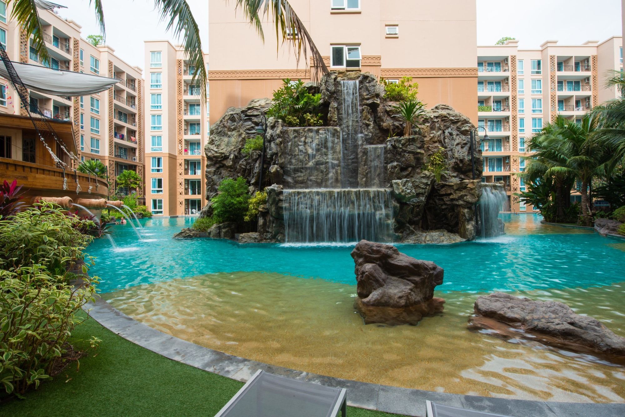 Atlantis Pattaya High Service Джомтиен Бийч Екстериор снимка
