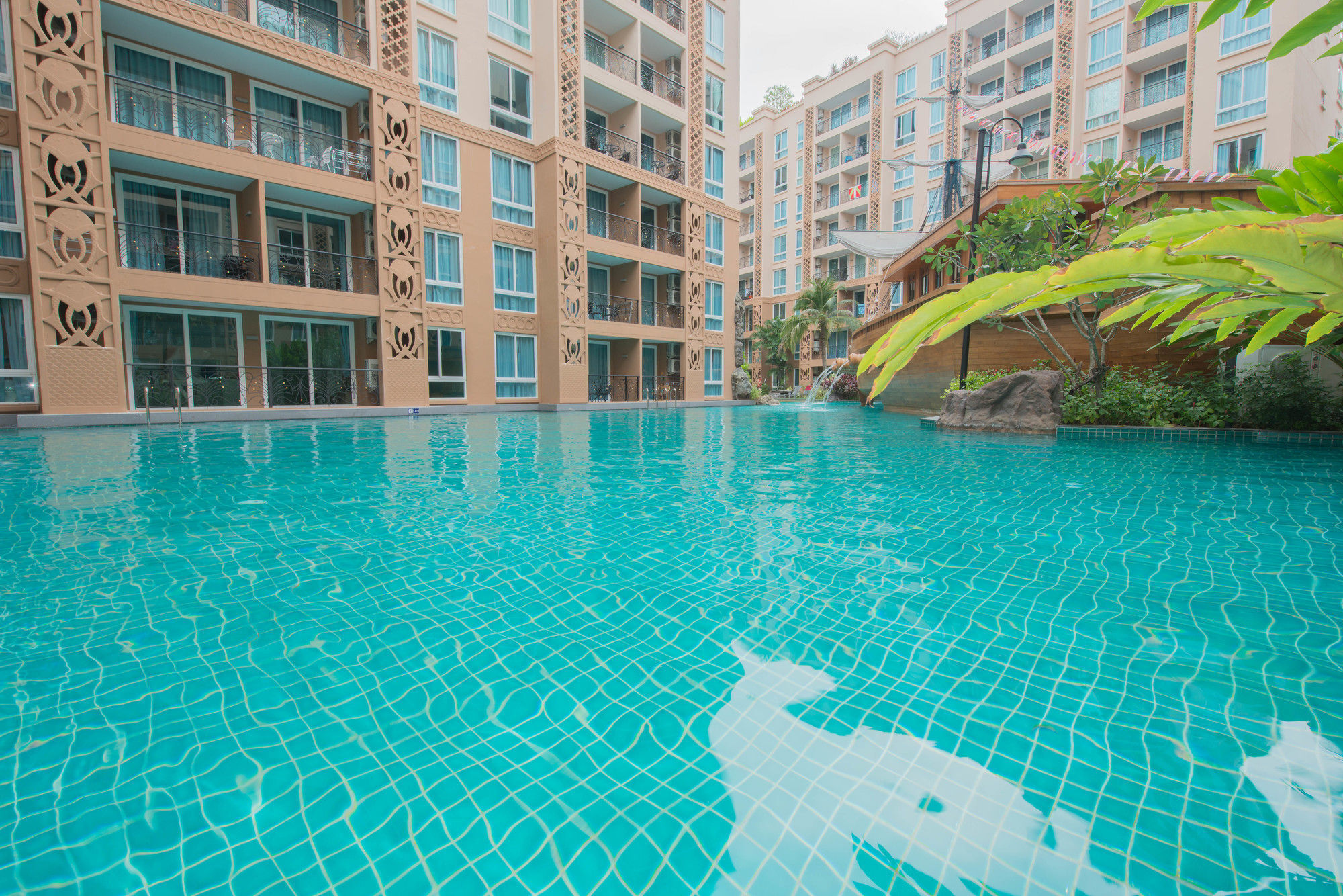 Atlantis Pattaya High Service Джомтиен Бийч Екстериор снимка