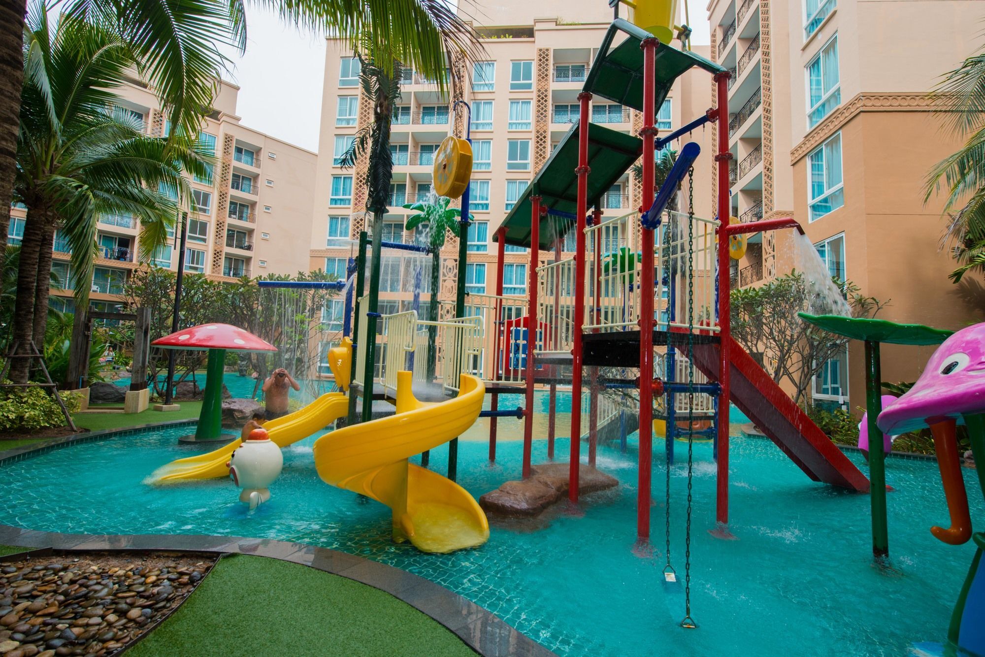 Atlantis Pattaya High Service Джомтиен Бийч Екстериор снимка