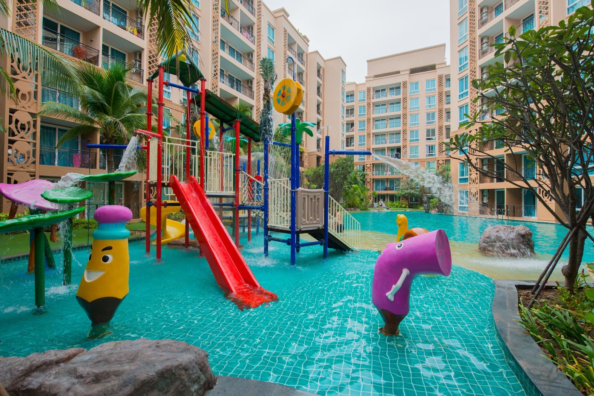 Atlantis Pattaya High Service Джомтиен Бийч Екстериор снимка