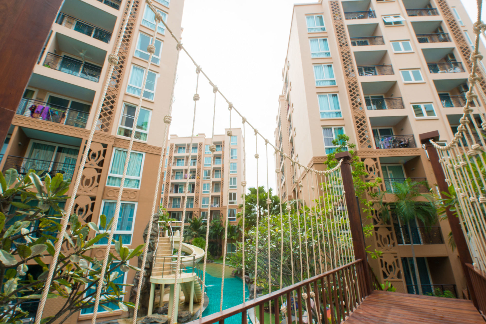 Atlantis Pattaya High Service Джомтиен Бийч Екстериор снимка