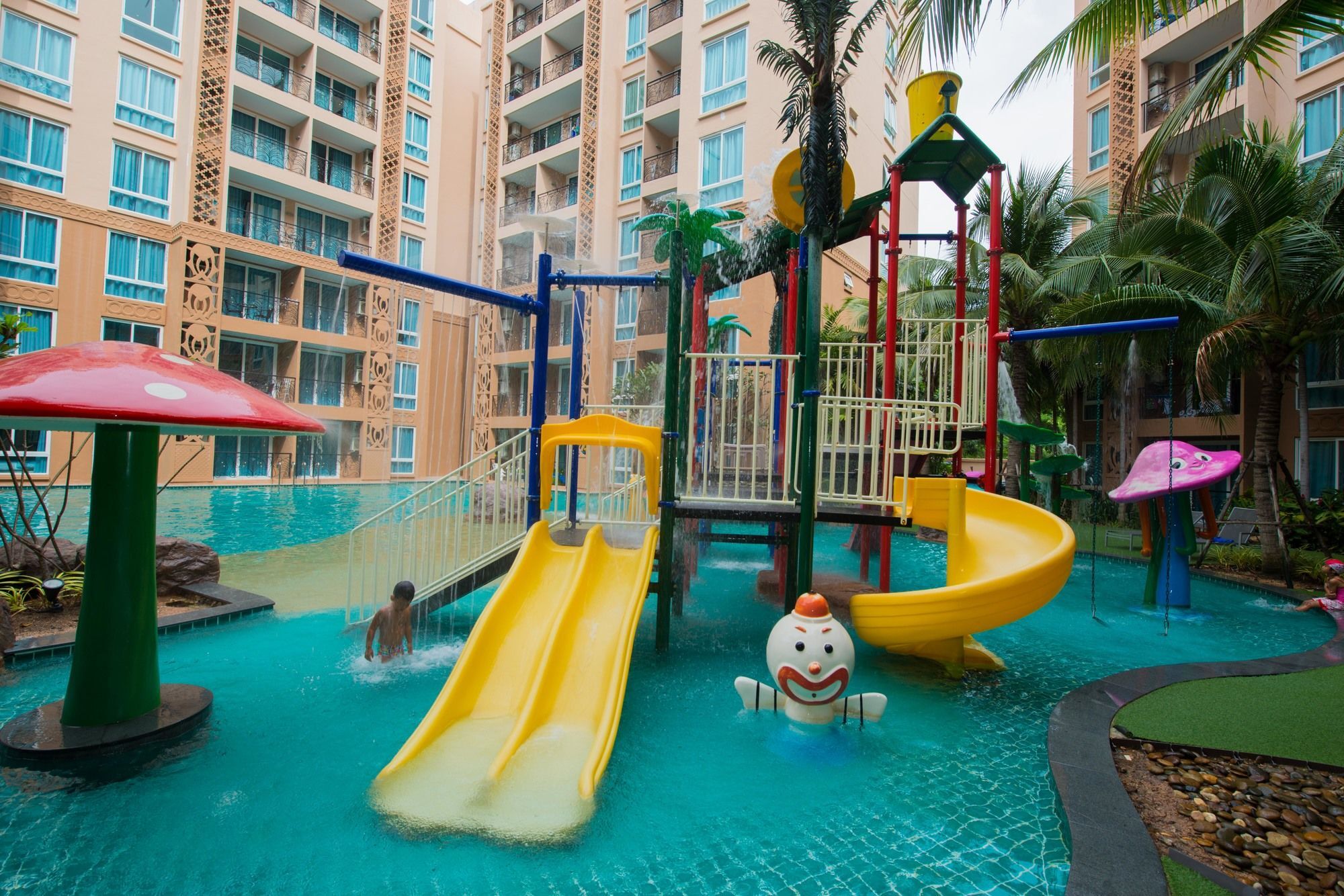Atlantis Pattaya High Service Джомтиен Бийч Екстериор снимка