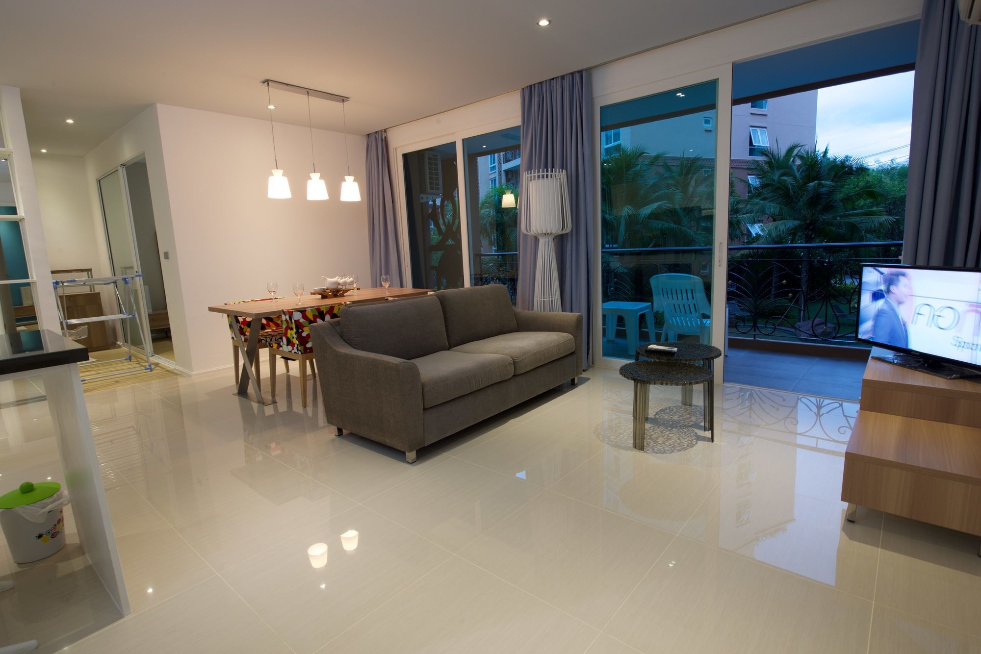 Atlantis Pattaya High Service Джомтиен Бийч Екстериор снимка