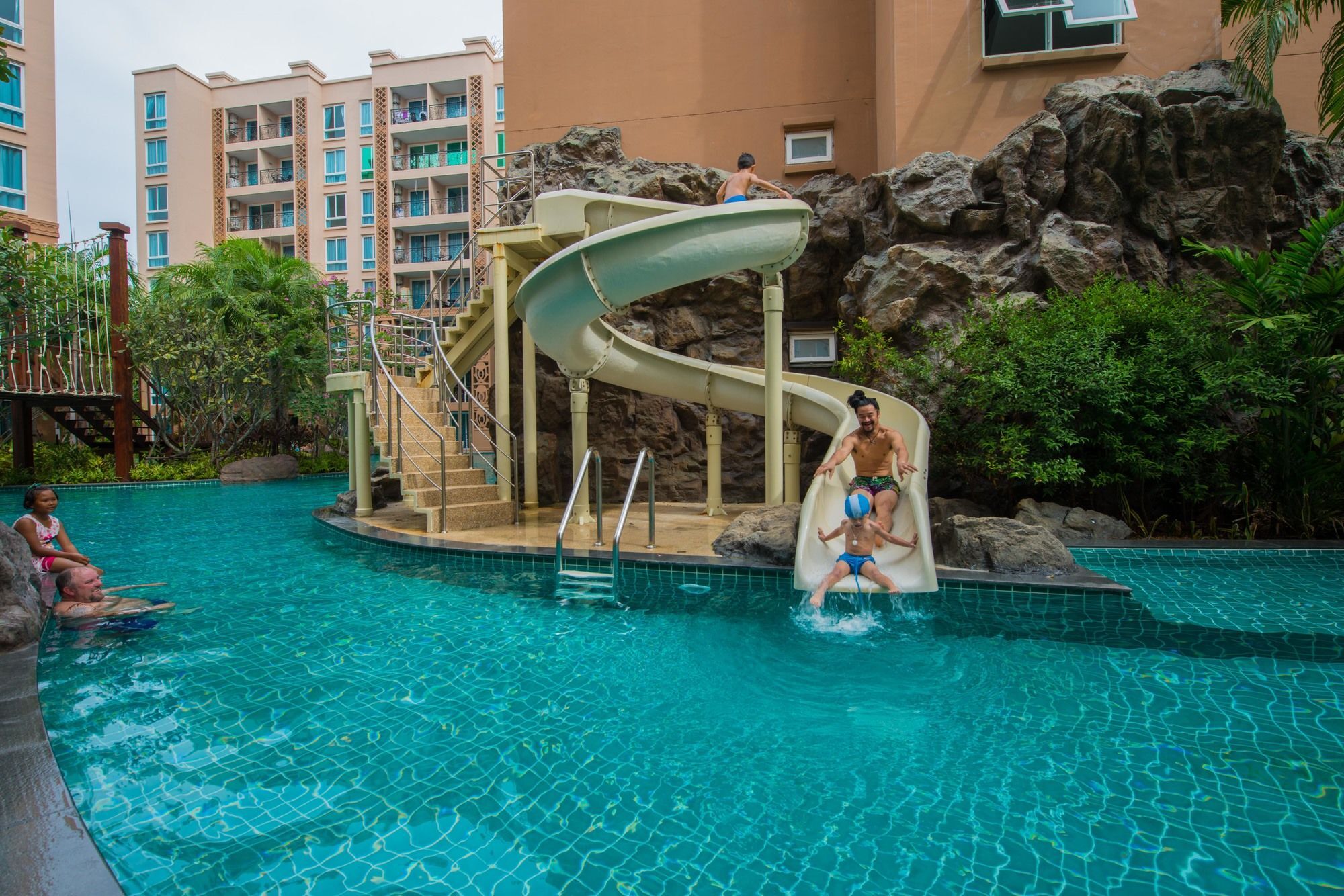 Atlantis Pattaya High Service Джомтиен Бийч Екстериор снимка