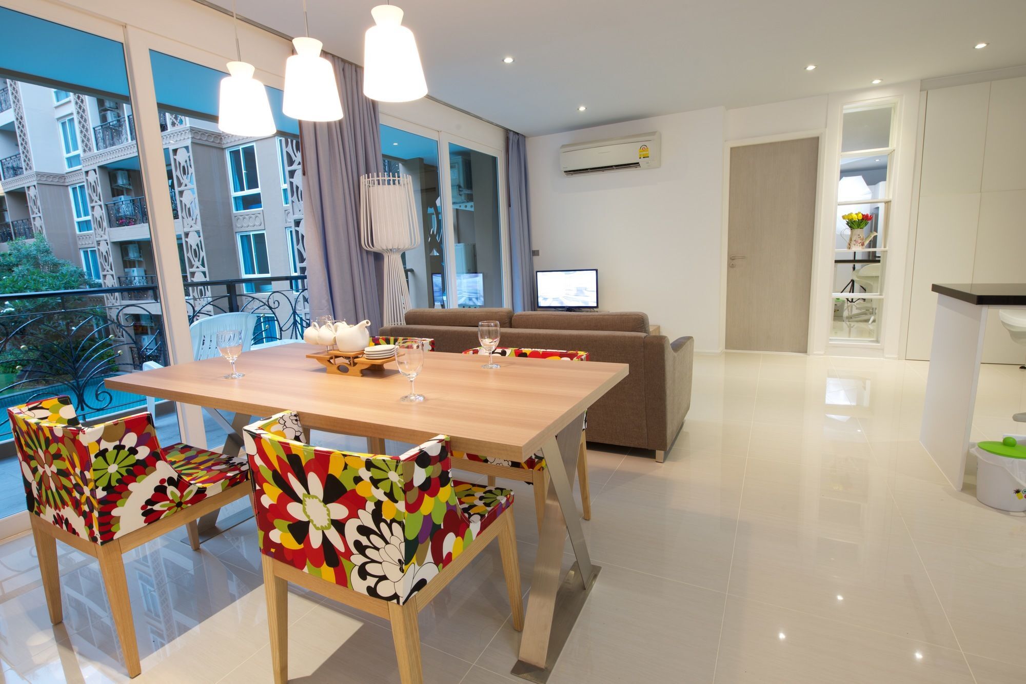 Atlantis Pattaya High Service Джомтиен Бийч Екстериор снимка